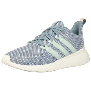 Woman questar flow running shoe